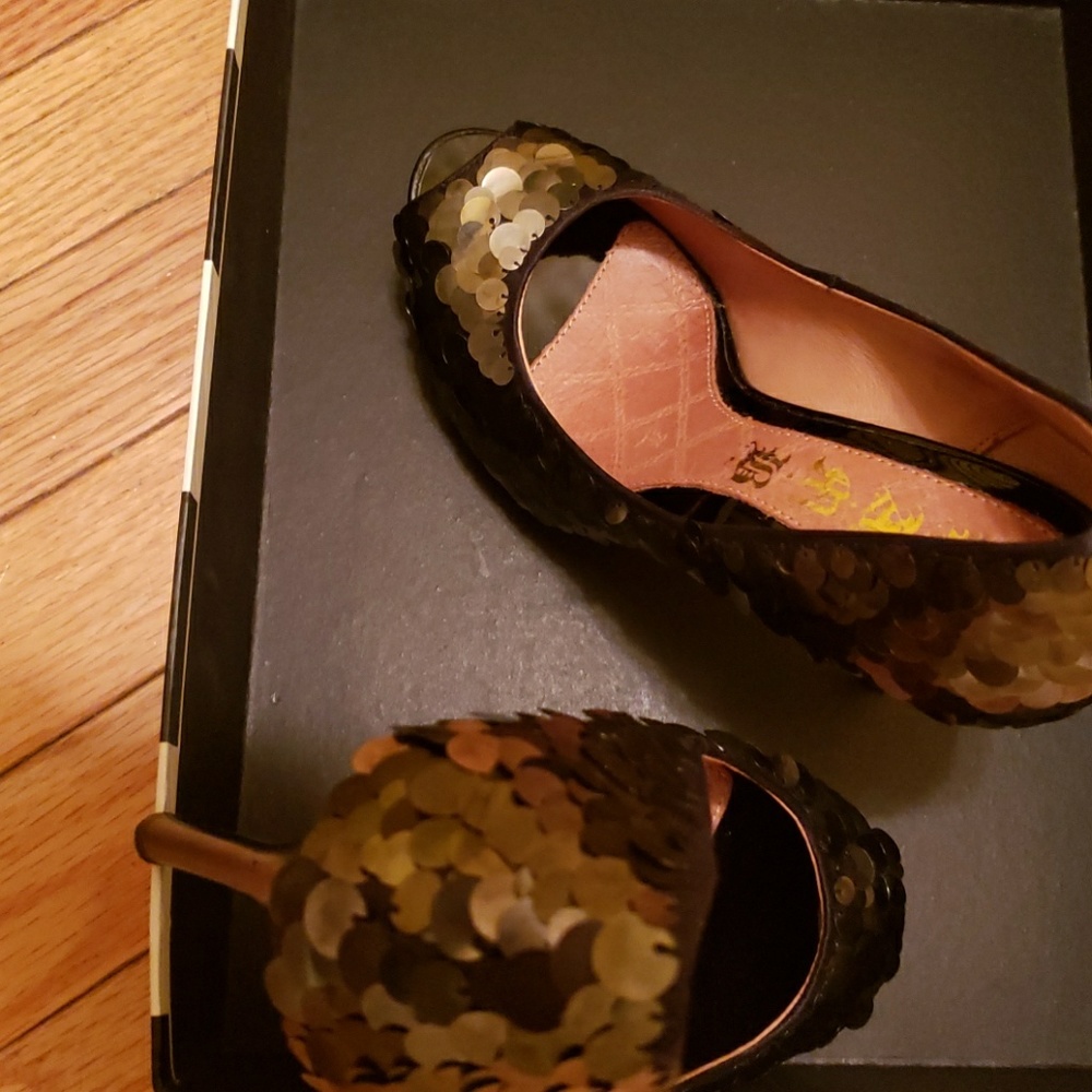 Shoes - Picture 4 of 4